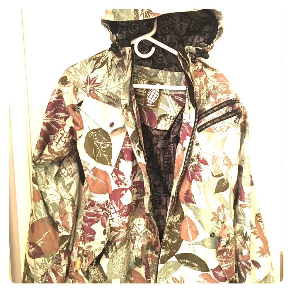Grenade Women’s Small Camo Snowboard / Ski Jacket